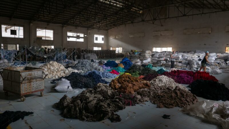 Featured Image environmental Cost of fast fashion